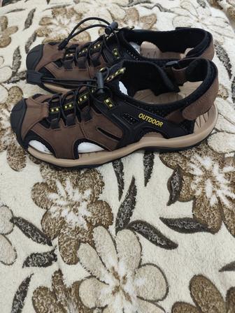 Продам сандали новые