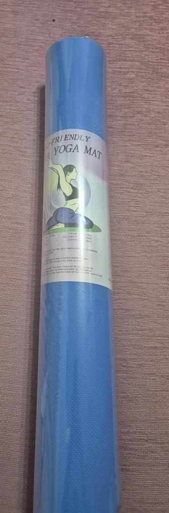 Новый каремат в голубом цвете в упаковке