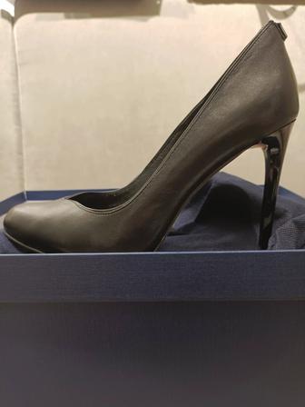 Женские туфли 37 размер