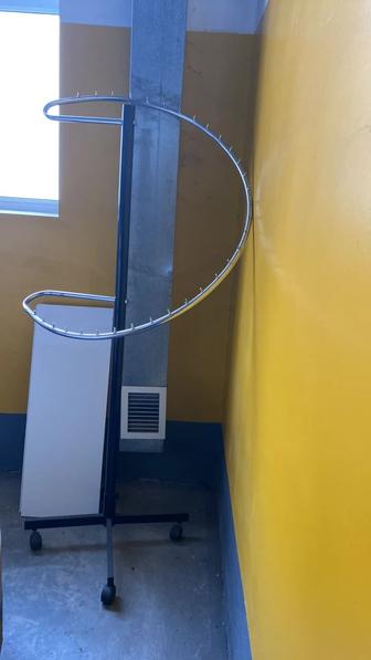 Стойка для одежды