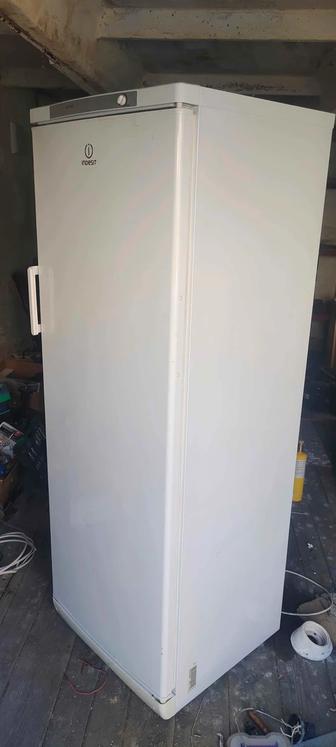 Продам морозильную камеру б/