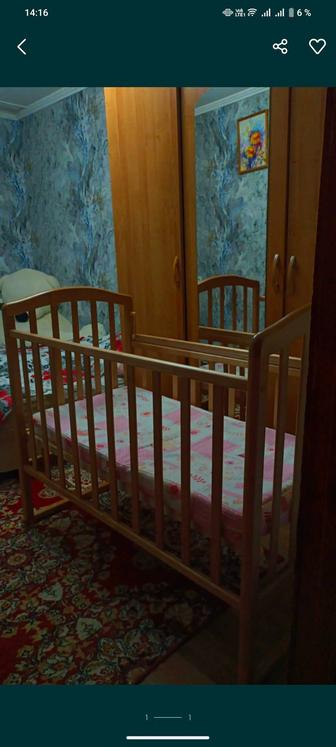 Детская кроватка и детский стул стульчик