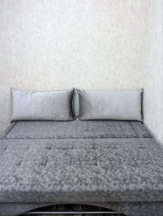 Продается диван с подушками