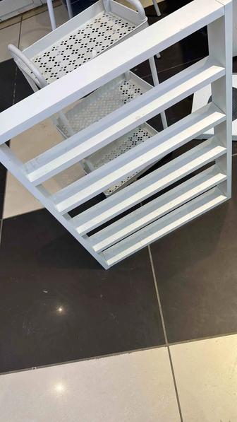 Продается витрина для лаков