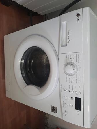 Продается LG стиральная машина (можно на запчасти) не работает только отжим