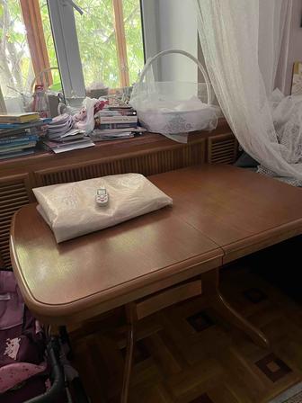 Продам обеденный стол