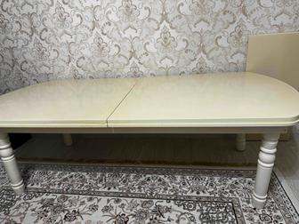 Стол в гостиную