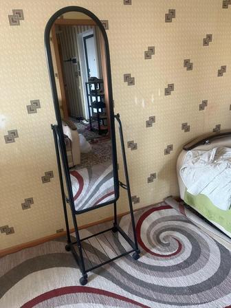 Продам передвижное зеркало.