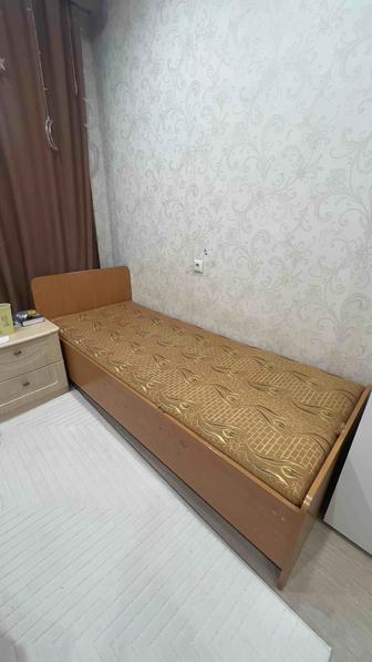 Продам 2 кровати, диван и кресло