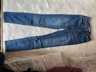 Женские джинсы