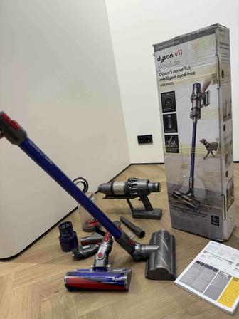 Продам пылесос Dyson v11 absolute