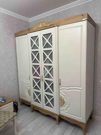 Продам шкаф и тумбочку