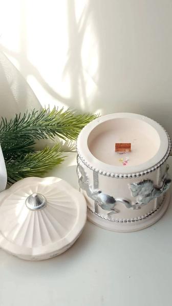 Свечи в гипсовом кашпо ручной работы