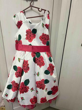 Продам праздничные платья на девочку