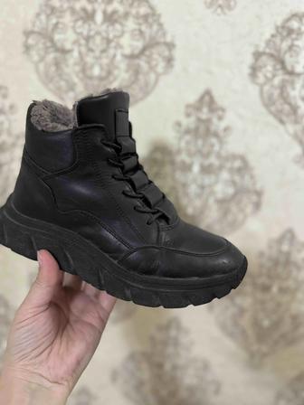 Продам зимние детские ботинки