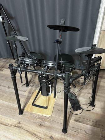 Продам электронные барабаны Alesis Nitro mash kit