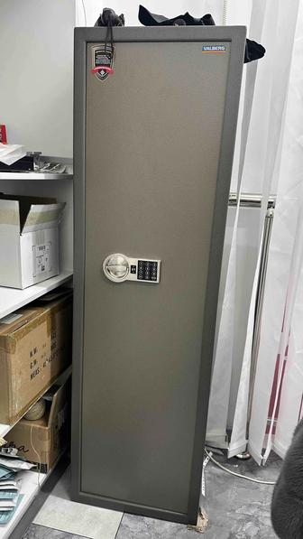 Сейф металлический, с электронным замком