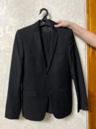 Продам пиджак с брюками, черного цвета, на мальчика 13-14 лет. Цена 7000 тг