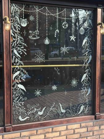 Новогодние рисунки на окнах