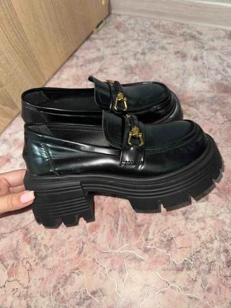 Продам лоферы новые