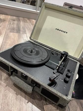 Продам виниловый проигрыватель CROSLEY