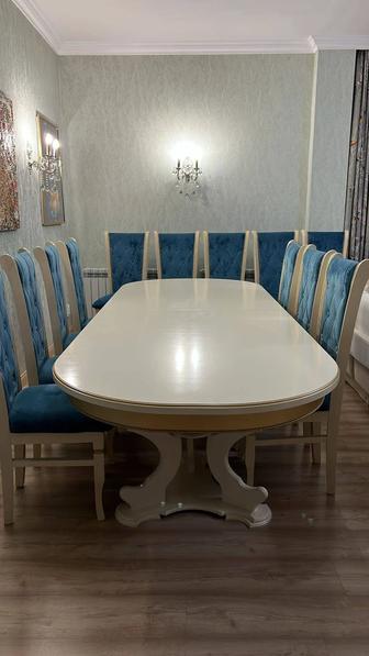 Стол со стульями