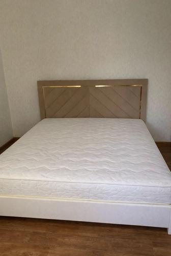 Продам двуспальную кровать