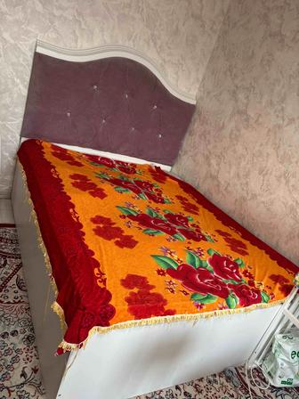 Продам кровать б/у с матрасом