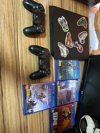 Playstation 4 Slim 1TB,