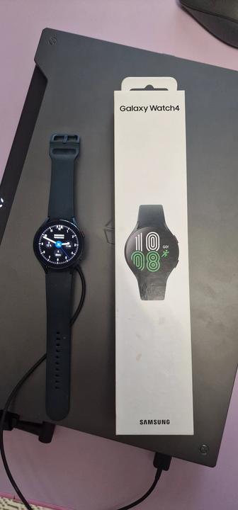 Часы Galaxy Watch4