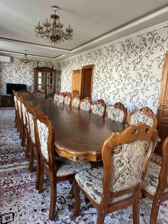 Стол и стулья для гостиной