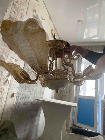 Продам люстру