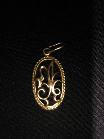 Золотой кулон