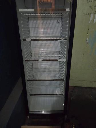 Продам холодильник витринный