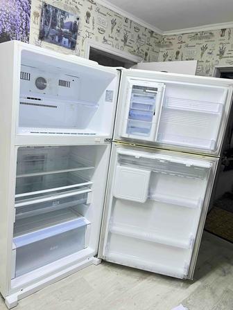 Продам. Холодильник LG