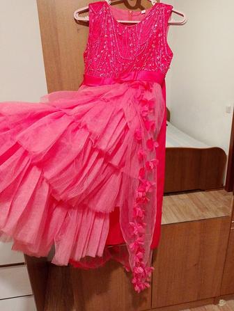 Продам платье размер 140