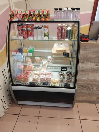 Продам холодильную витрину