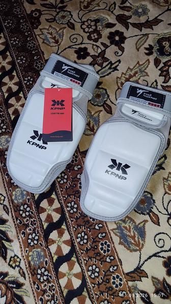 Электронные футы KPNP для тхэквондо.