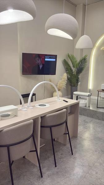 Сдается стол для мастера маникюра