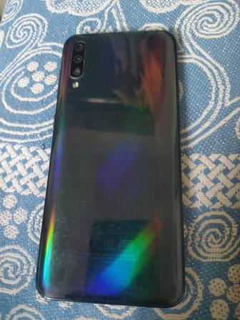 Продам телефон Samsung a50