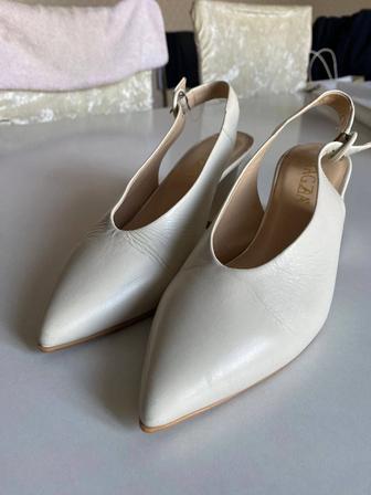 Белые босоножки летние с закрытым носом