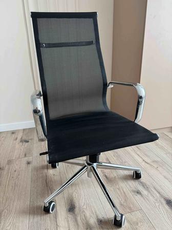 Офисное кресло