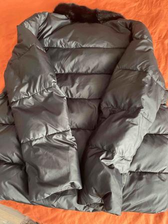 Продам зимнюю куртку в отличном состояни и