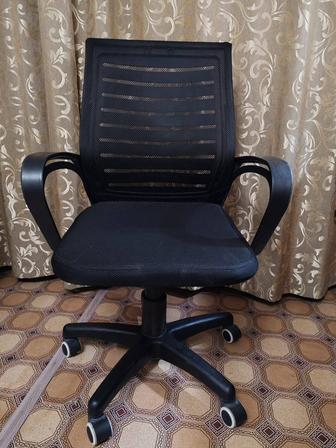 Отличное офисное кресло.