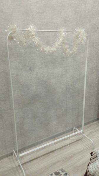 Продается стойка вешалка