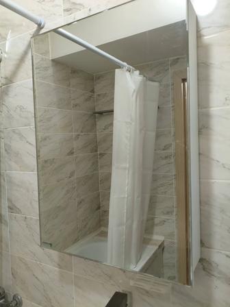 Продается шкаф навесной в ванную с зеркалом