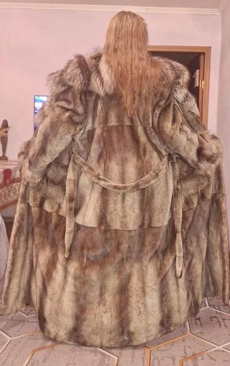 Продам красивую длинную шубу