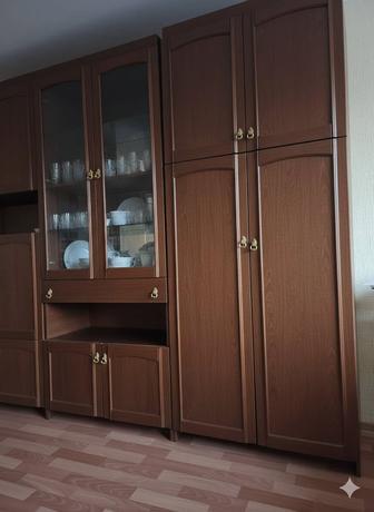 Мебель для гостиной.Диваны, стенка, стол.