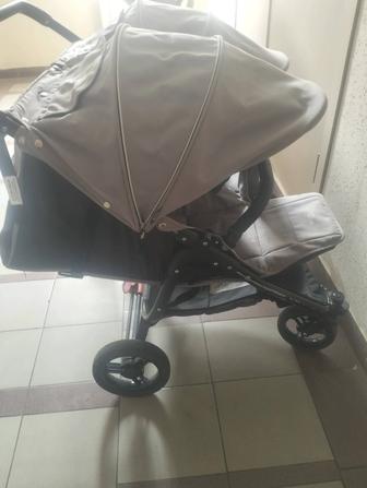 Продам двухместную коляску