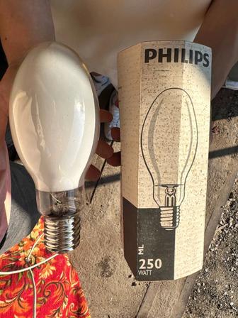 Продам 2 лампы PHILIPS 250W ML металлогалогенные